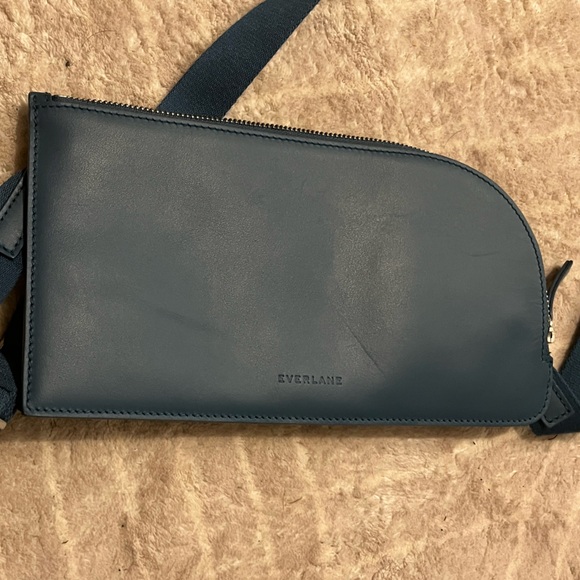 Everlane Italian Leather Sling Crossbody Bag - Picture 8 of 9